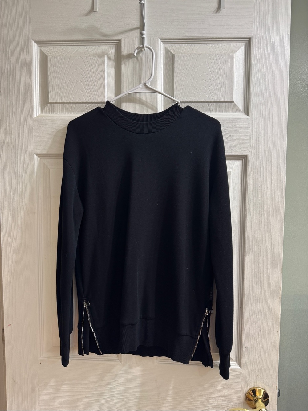 Varley Oversized Black Crewneck Sweatshirt with Side Zippers